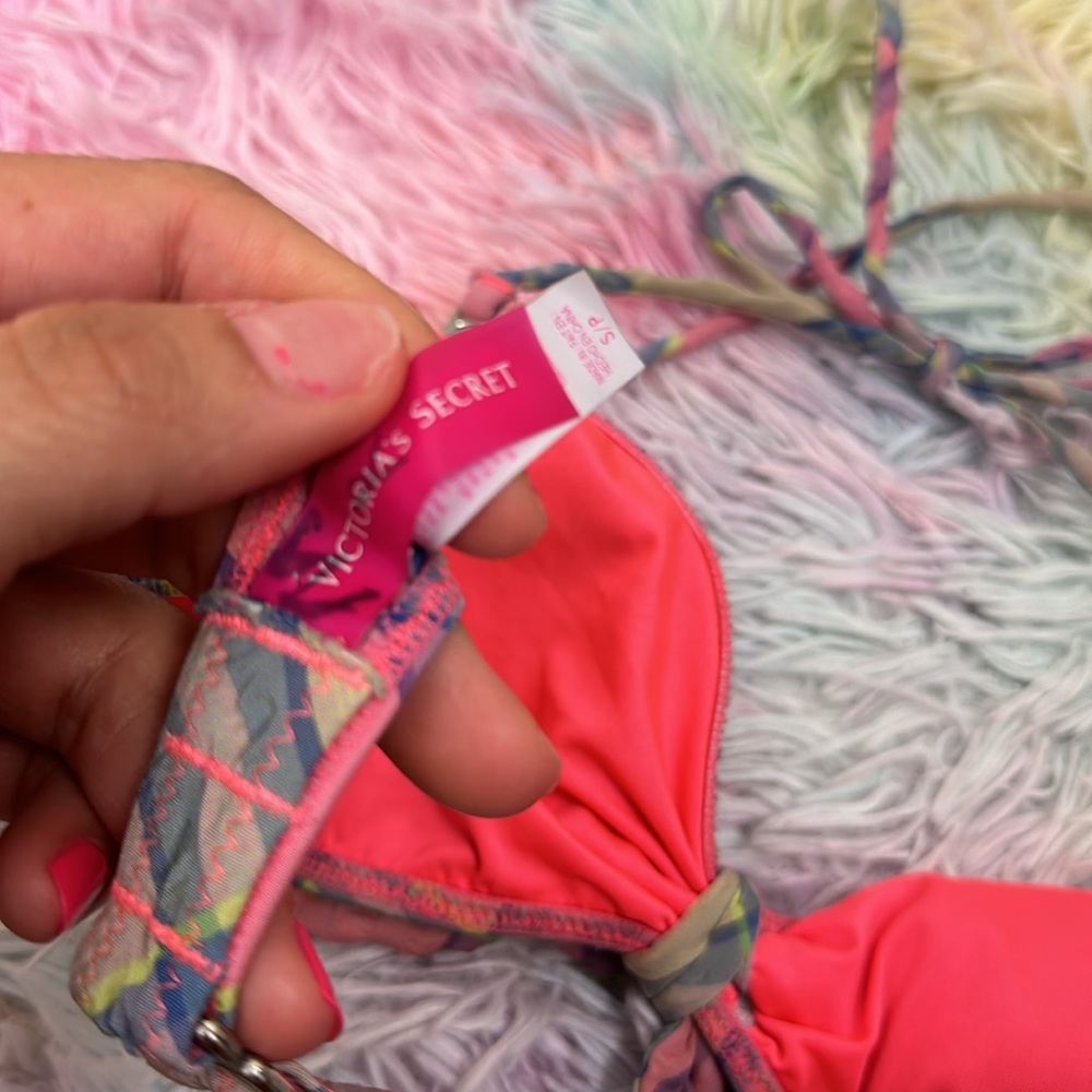 FINAL PRICE NO OFFERS 
Victoria’s Secret Plaid Wrinkle Adjustable Bikini Top - Picture 5 of 5